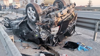 D-100’de takla atan otomobildeki 4 kişi yaralandı