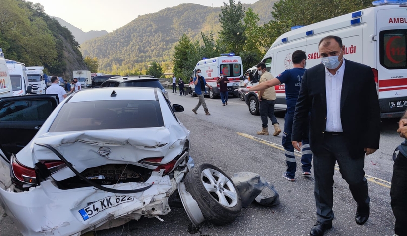 D-650'de ambulansın da karıştığı kaza: 12 yaralı