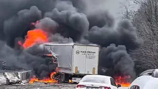 D-650'de kaza yapan tır yandı