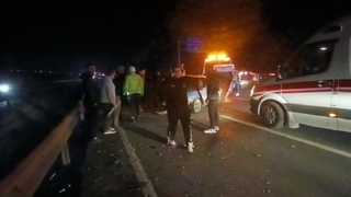  D-650’de iki otomobil çarpıştı 2 yaralı