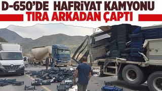 D-650’de kamyon tıra arkadan çaptı, meyve kasaları yola savruldu