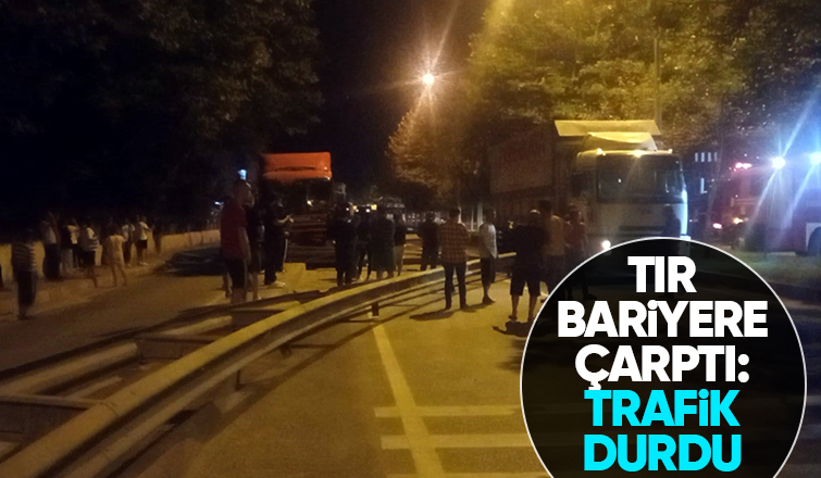 D-650’de tır bariyere çarptı: Trafik durdu