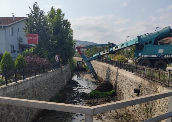 Darboğaz Deresi’nde temizlik çalışmaları devam ediyor