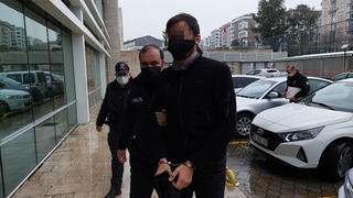 Davetli olmadığı düğünde pasta yedi, gözaltına alındı