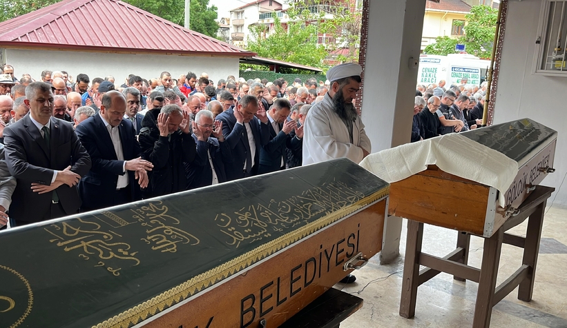 Define ararken ölen baba ile oğlu toprağa verildi