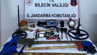 Defineciler suçüstü yakalandı