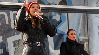 Demet Akalın'dan Kartepe'de -5 derecede konser