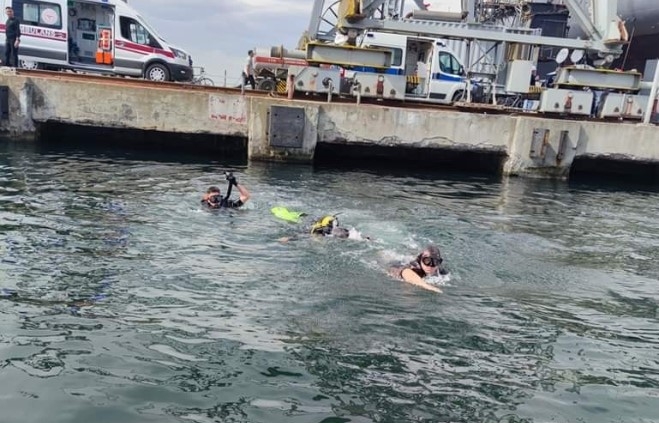 Denize düşen bir askerin durumu ciddiyetini koruyor