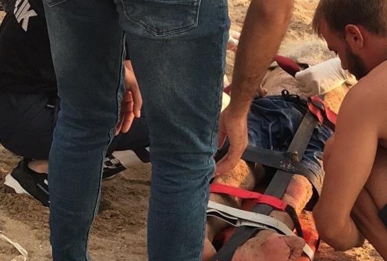 Denize giren iki gençten biri boğuldu