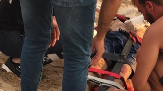 Denize giren iki gençten biri boğuldu