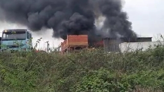 Depo alevlere teslim oldu