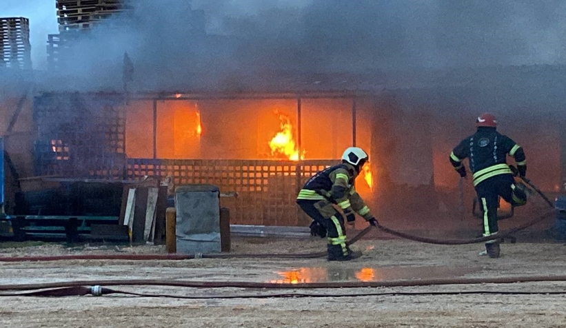 Depo cayır cayır yandı