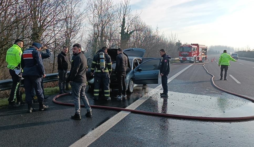 Deprem bölgesinden gelen ailenin aracı yandı