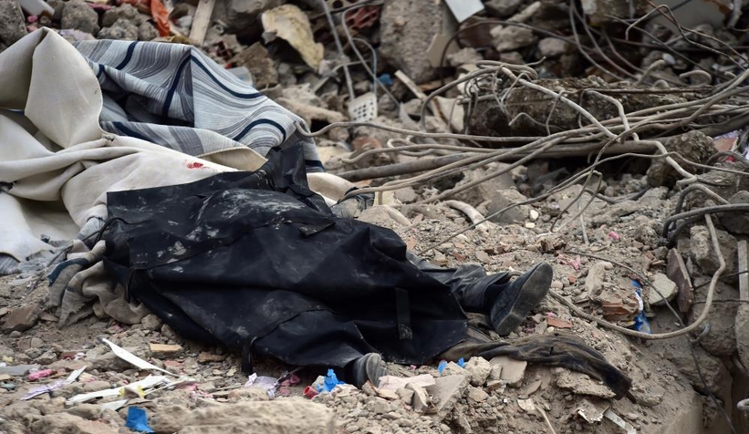 Depremde değil enkaz başında öldü