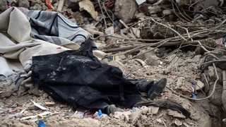 Depremde değil enkaz başında öldü