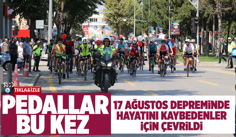 Depremde hayatını kaybeden vatandaşlar için gökyüzüne balon bıraktılar