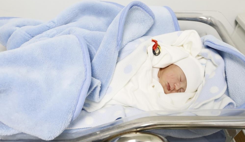 Depremzede annenin bebeği doğdu