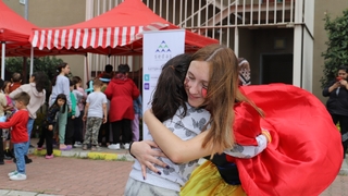 Depremzede çocuklar 23 Nisan etkinliğinde eğlendi