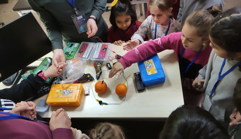 Depremzede çocuklar robotik kodlamayı öğrendi