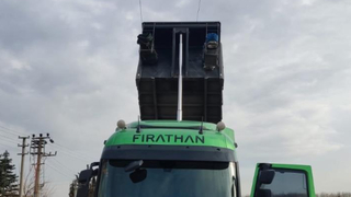 Damper yüksek gerilim hattına değdi, sürücü akıma kapıldı