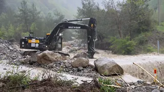 Dere taştı, mahsur kalan 11 kişi AFAD ekiplerince kurtarıldı