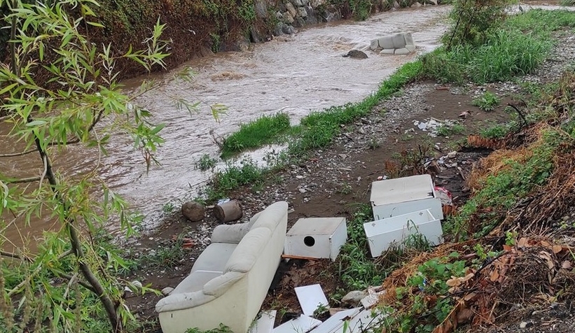 Dereyi çöplüğe çevirdiler