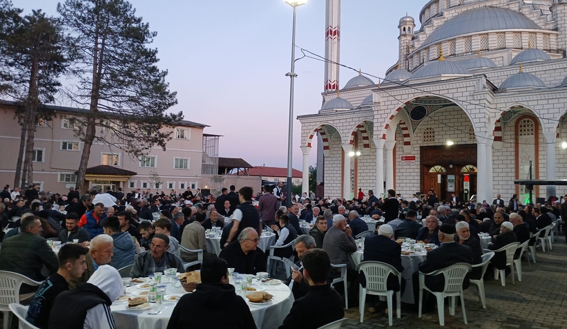 Dernekkırı’nda Geleneksel Kadir Gecesi İftarı