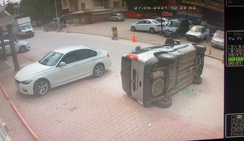 Devrilen aracı elleriyle kaldırarak yaralıları böyle kurtardılar