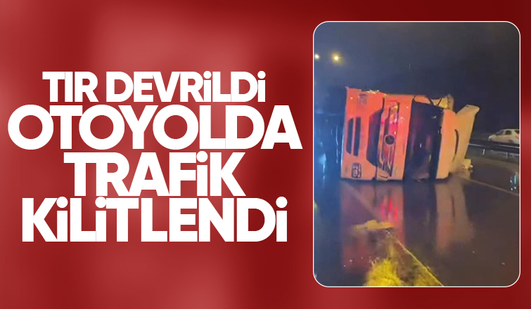 Devrilen tır trafiği aksattı