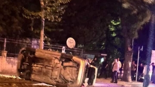 Diş Fakültesi önünde araç devrildi