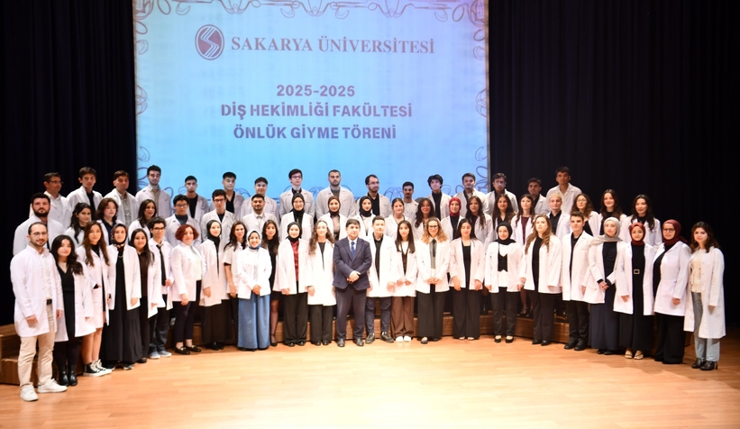 Diş Hekimliği Fakültesi öğrencileri beyaz önlüklerini giydi