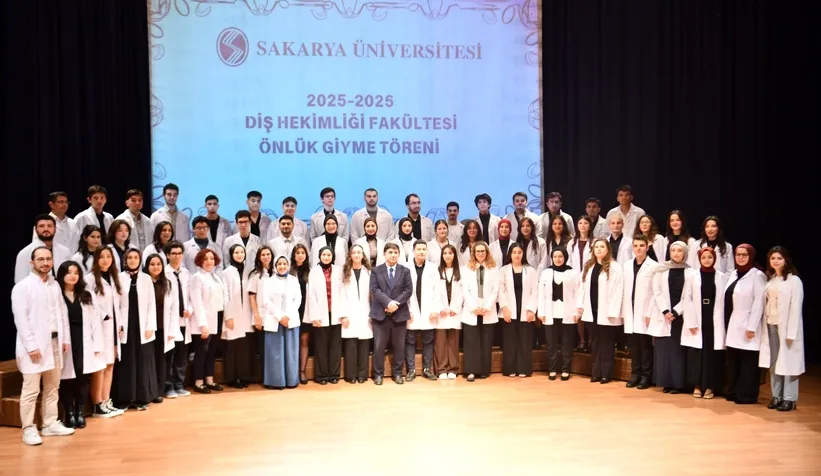 Diş Hekimliği Fakültesi öğrencileri beyaz önlüklerini giydi