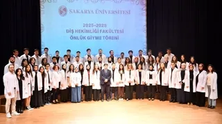 Diş Hekimliği Fakültesi öğrencileri beyaz önlüklerini giydi