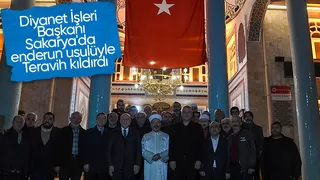 Diyanet İşleri Başkanı enderun usulüyle teravih namazı kıldırdı