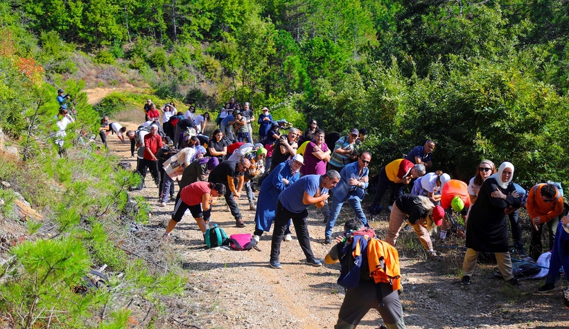 Doğa tutkunları bin 54 rakımda yürüdü