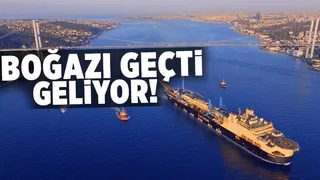 Doğalgazı karaya ulaştıracak dev gemi İstanbul boğazından geçti