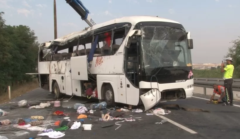 Düğün yolculuğunda facia : 1’i polis 6 ölü, 42 yaralı