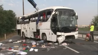 Düğün yolculuğunda facia : 1’i polis 6 ölü, 42 yaralı