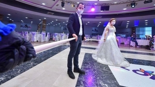 Düğünler serbest taziyeler yasak