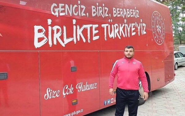 Dünya Şampiyonluğu için mindere çıkıyor
