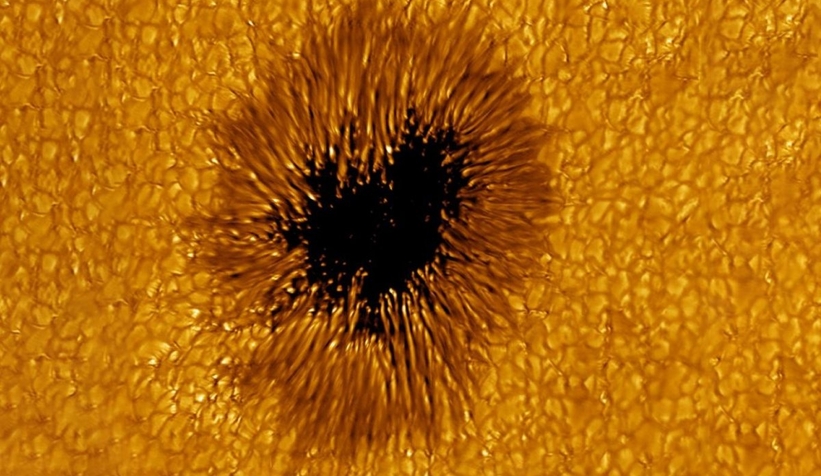 Dünya'yı yutacak büyüklükteki dev Güneş lekesi görüntülendi