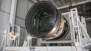 Dünyanın en büyük kamerası; 3 ton ağırlığında