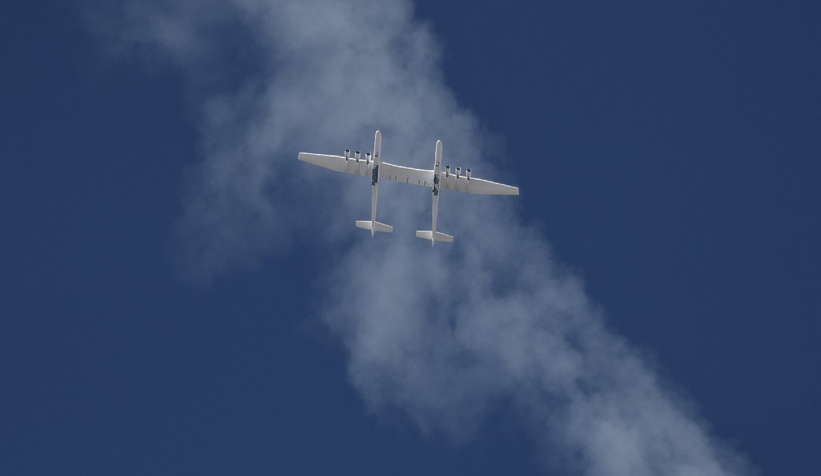 Dünyanın en büyük uçağı Roc testte 4 buçuk saat uçtu