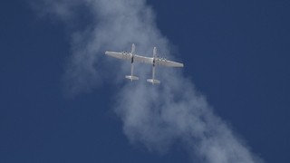 Dünyanın en büyük uçağı Roc testte 4 buçuk saat uçtu