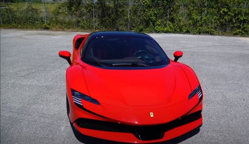 Dünyanın en hızlı Ferrari’sini aldı