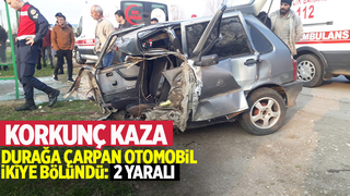 Durağa çarpan otomobil ikiye bölündü