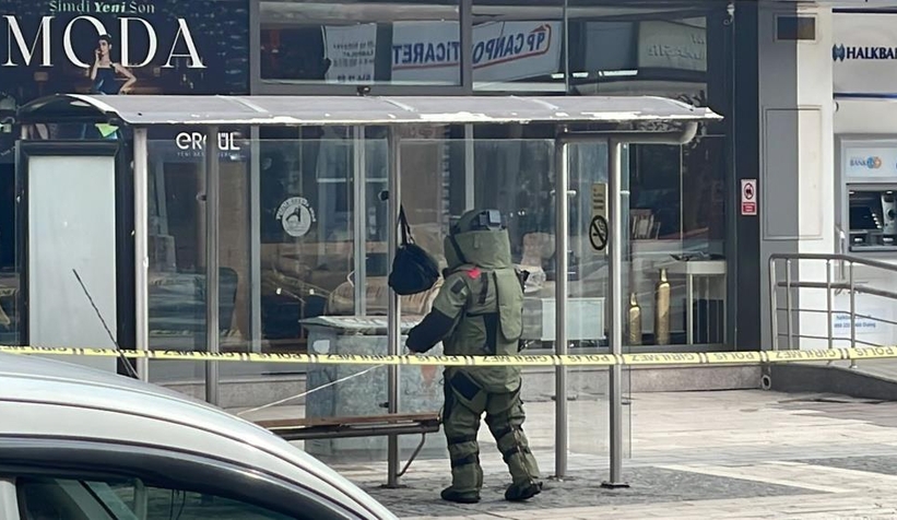 Durakta unutulan çanta fünye ile patlatıldı