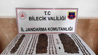 Durdurulan araçtan binlerce tarihi eser çıktı