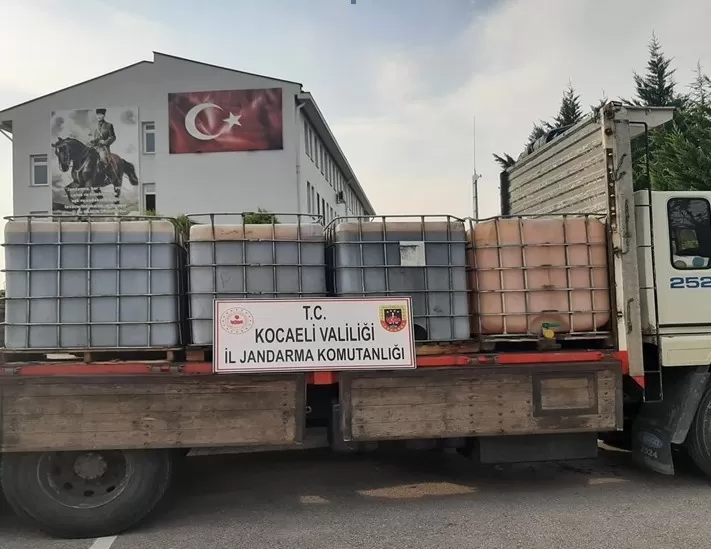 Durdurulan kamyonda 6 ton kaçak akaryakıt ele geçirildi