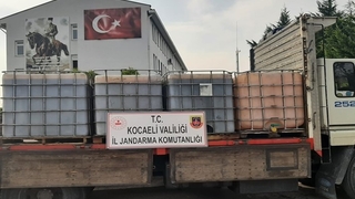 Durdurulan kamyonda 6 ton kaçak akaryakıt ele geçirildi